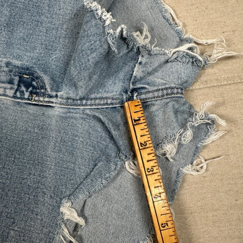New York‎ Company Light Wash Denim Cutoff Shorts Size 12 high rise frayed